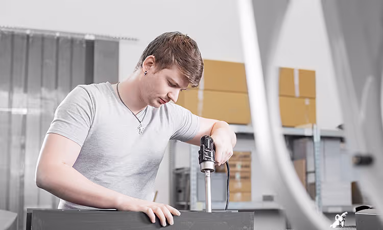 Ausbildung bei Güku, Moderne Maschinen der Kunststoffverarbeitung